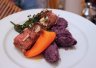 Lammruecken mit violettem Kartoffelpueree