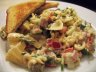 Nudelsalat mit gruenen Oliven und Rucola