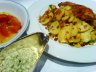 Schweineschnitzel mit Bratkartoffeln und Rahm Champignon Sosse Tomatensalat
