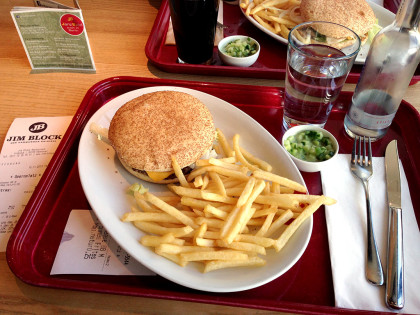 Jim Block Cheeseburger Pommes