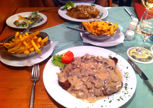 Schnitzel mit Pommes