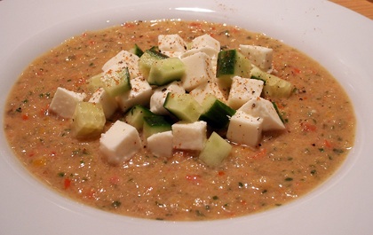 Gazpacho_mit_Mozarella.jpg