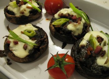 Mit_Basilikum_Pilz_Pesto_gefuellte_Champignons.jpg