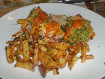 Überbackenes Schweinefilet mit Broccoli-Tomaten-Soße