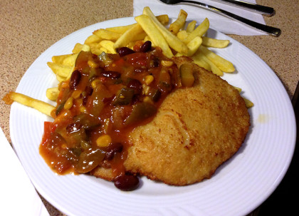 Zigeunerschnitzel Pommes Autobahn-Raststätte